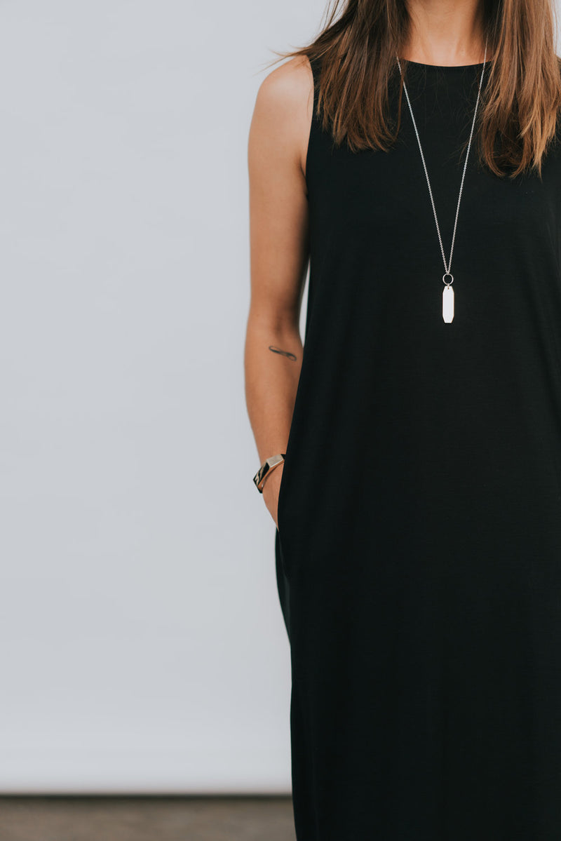 PLATEAU PENDANT NECKLACE